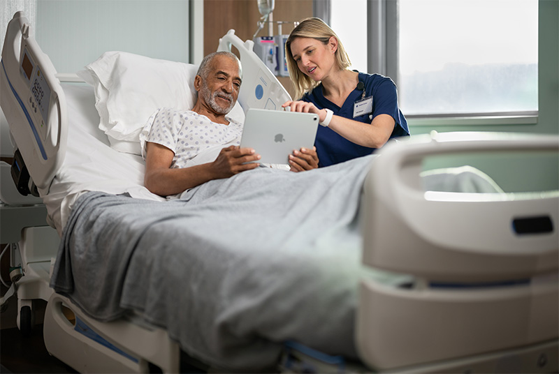 Gesundheitswesen 1 1_Intro_Bild_Channel-iPad-Patient-and-Clinician